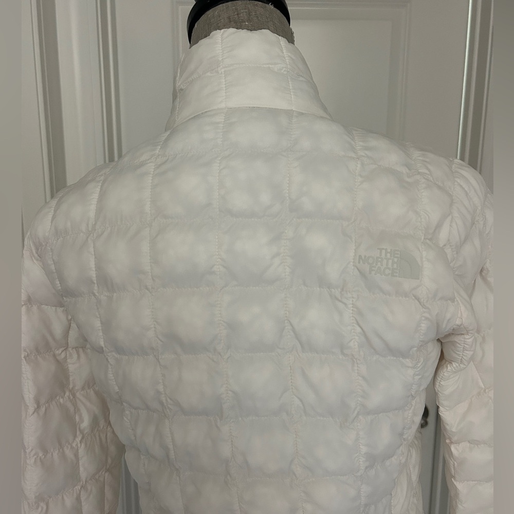 The North Face Women’s Thermoball Gardenia White Eco Zip Up Jacket Size Small - Picture 9 of 16